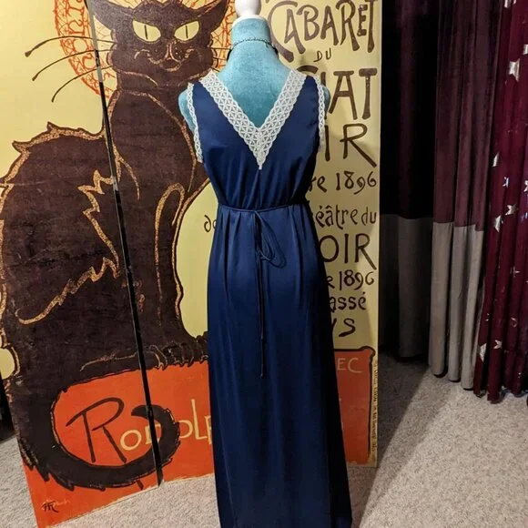 SOLD - Vibrant indigo blue full slip nightgown - Picture 4 of 4